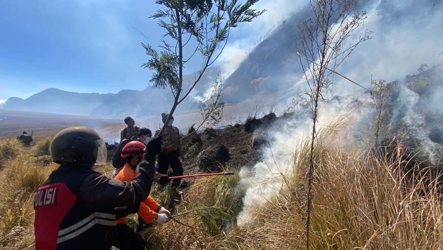 Polres Probolinggo Intensifkan Penanganan Karhutla di Lereng Gunung Bromo