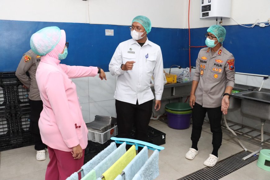 Pastikan Higienis, Kapolres Malang Cek Pilot Project MBG Konsep Prasmanan